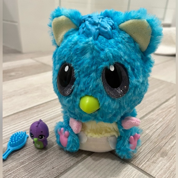 Hatchimals Interactive Blue Toy with Accessories - Picture 7 of 7